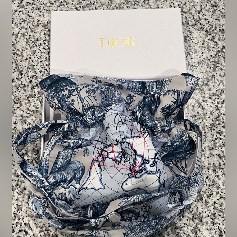 Dior Beauty Around The World Drawstring Bag (box included)